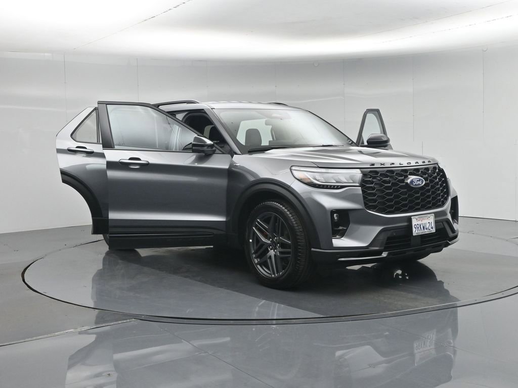 Used 2025 Ford Explorer ST-Line w/ Premium Package image 35