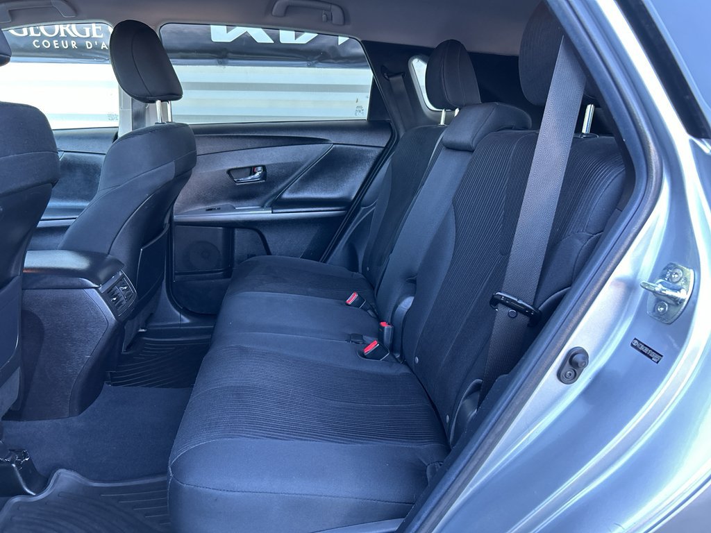 Used 2015 Toyota Venza LE AWD/4WD image 12