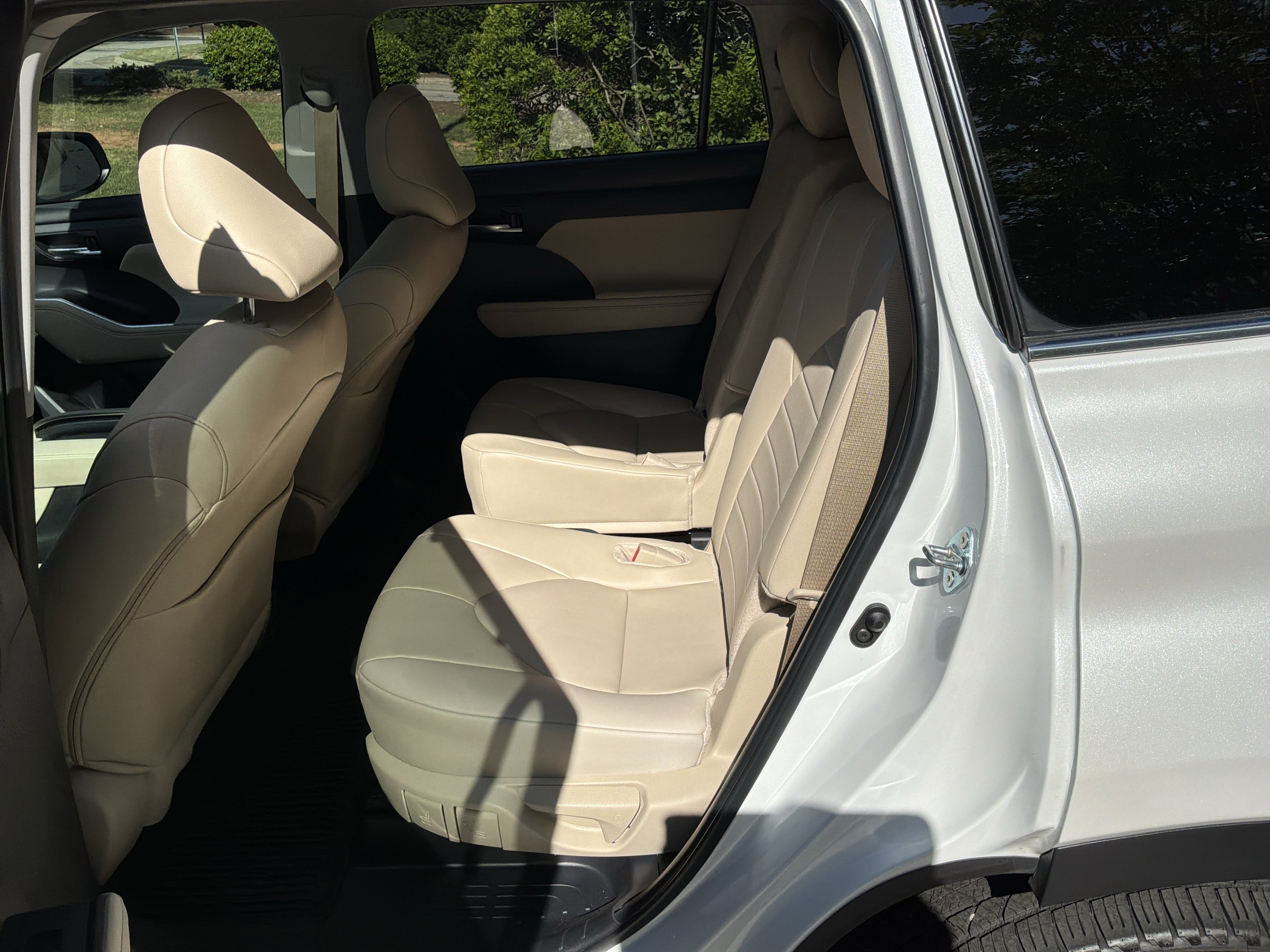 Used 2024 Toyota Highlander XLE FWD image 31