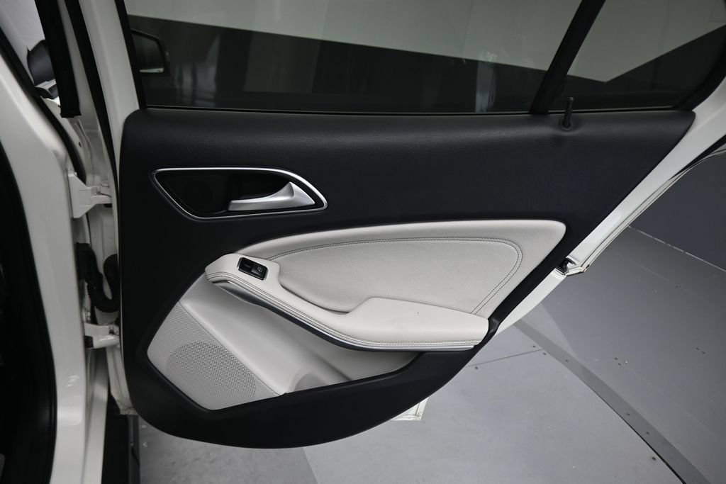 Used 2016 Mercedes-Benz GLA 250 image 34