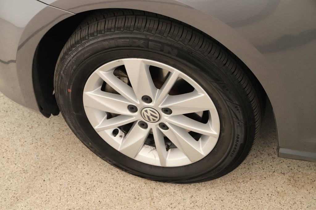 Used 2017 Volkswagen Golf S image 35