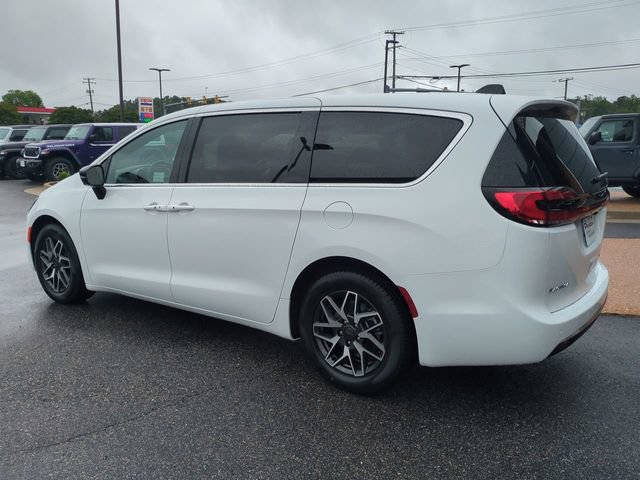 New 2027 Chrysler Pacifica Limited FWD image 6