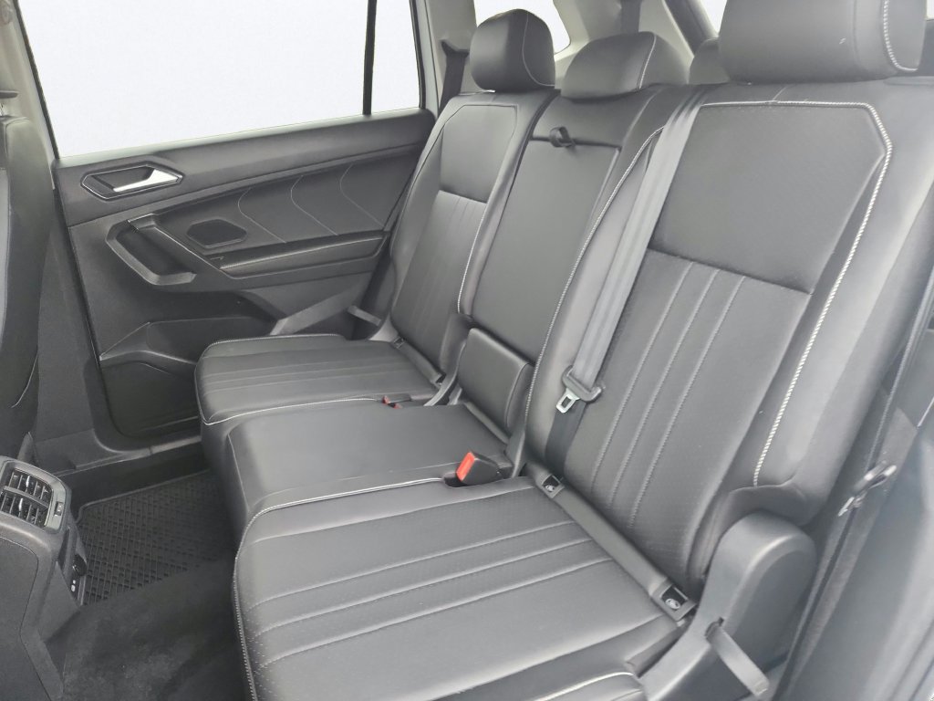 Certified 2023 Volkswagen Tiguan SE FWD image 22