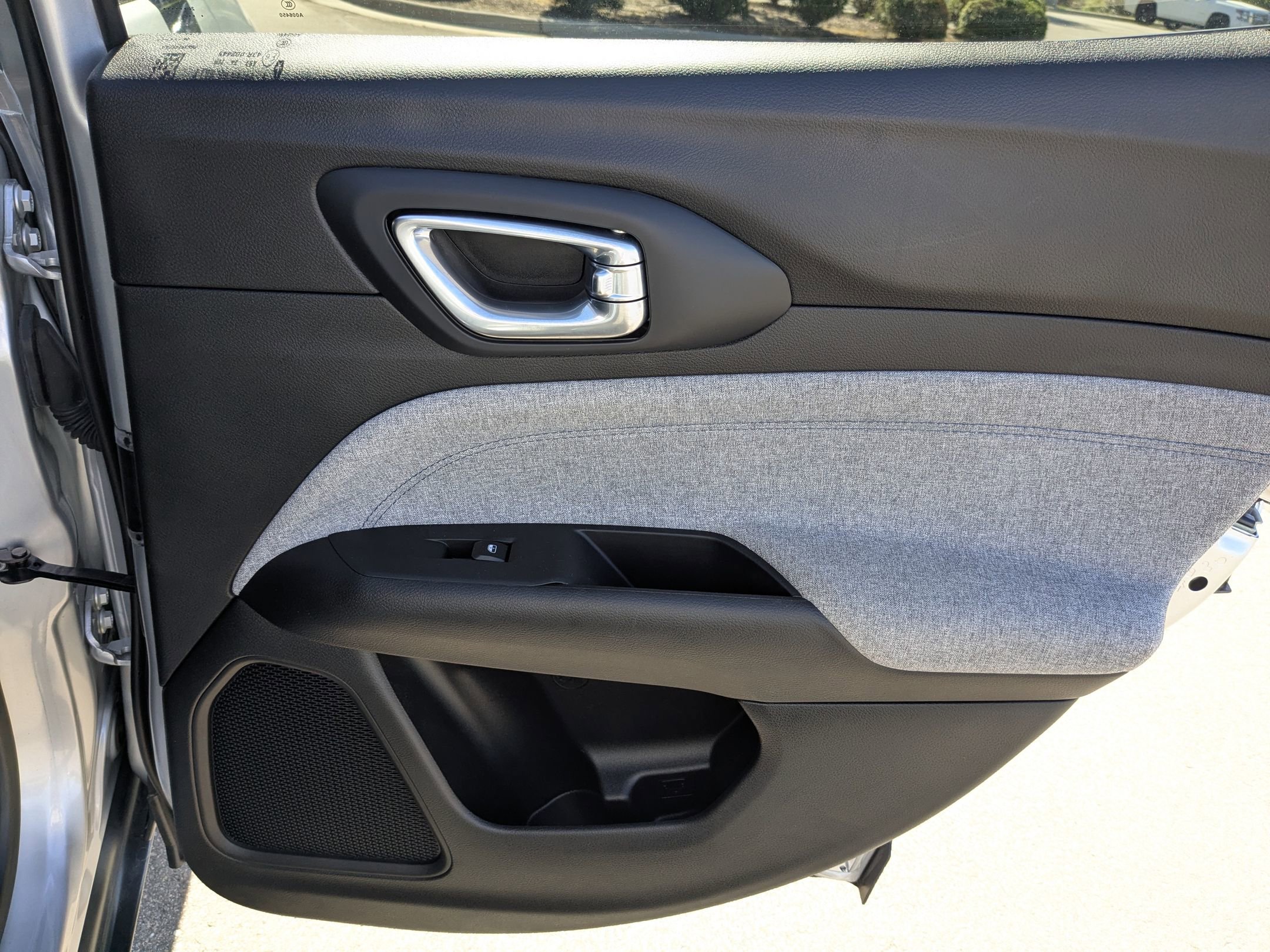 Used 2025 Jeep Compass Latitude image 32