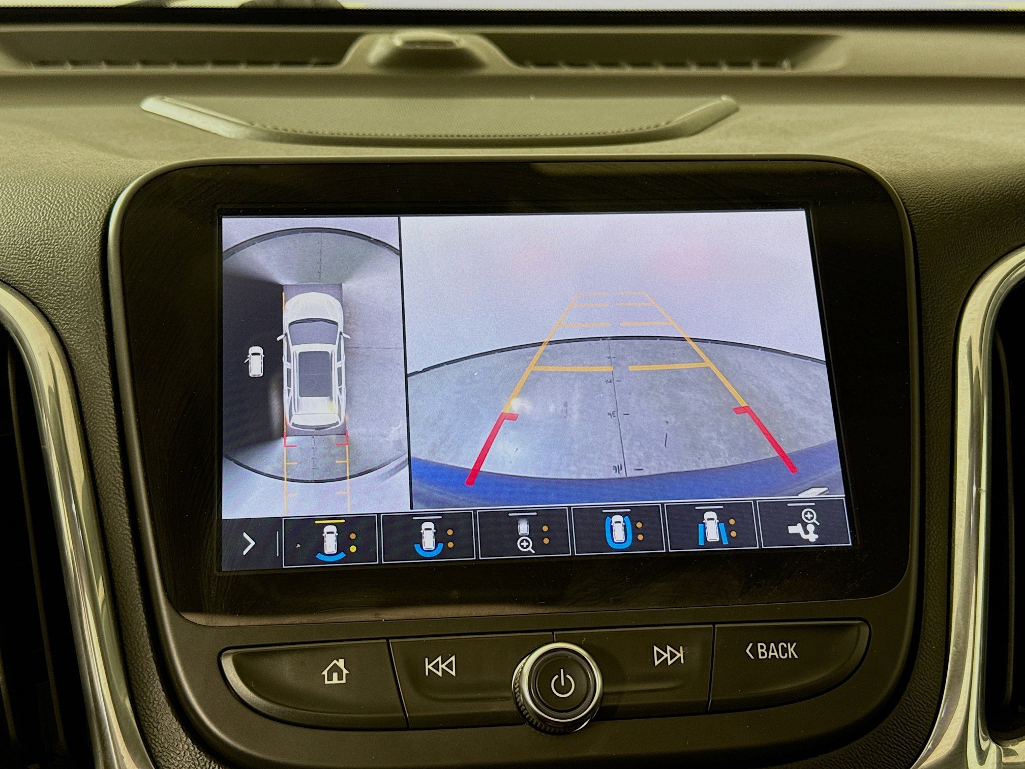 Used 2019 Chevrolet Equinox Premier image 17