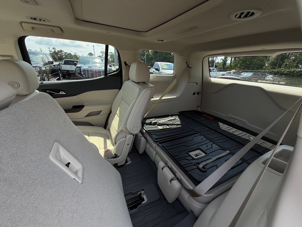 Used 2023 GMC Acadia Denali w/ Denali Ultimate Package FWD image 37