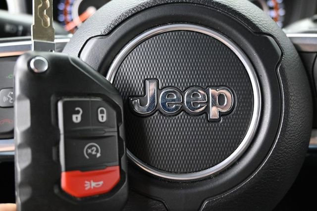 Used 2025 Jeep Wrangler Unlimited Sahara AWD/4WD image 40