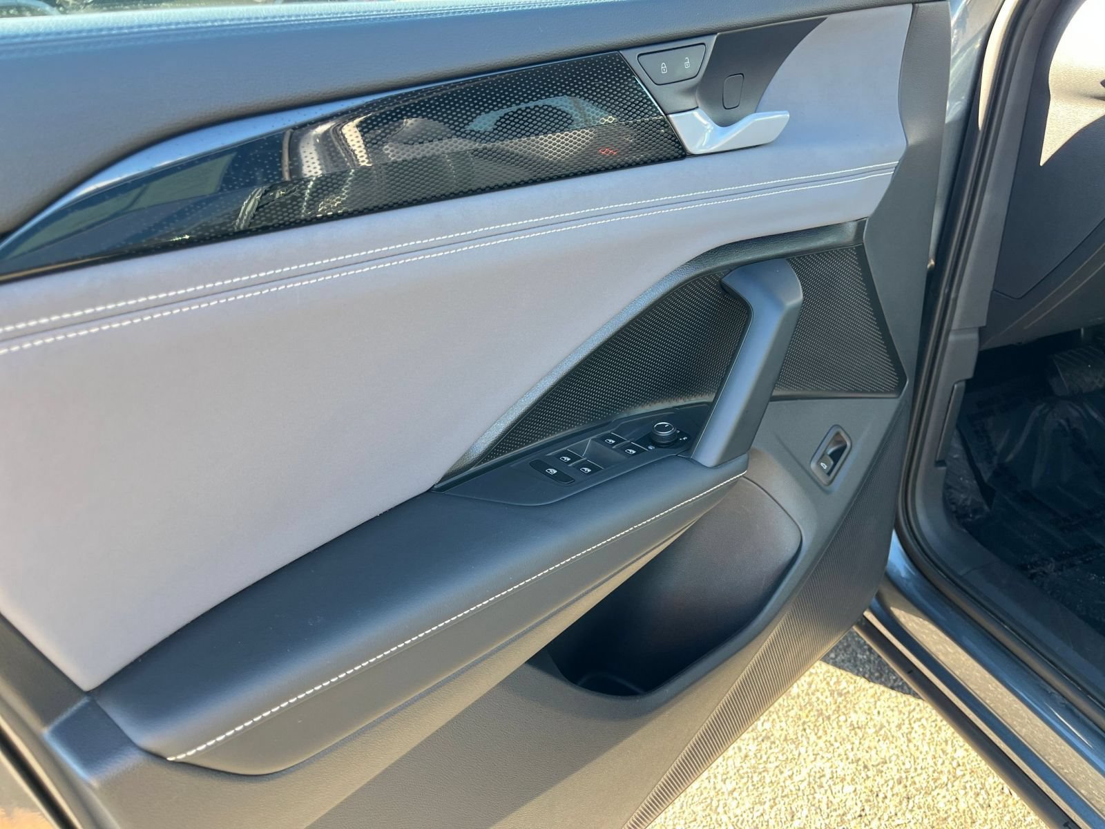 Used 2026 Volkswagen Tiguan SE AWD/4WD image 18