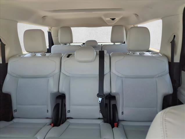 Certified 2025 Ford Expedition Max Platinum image 26