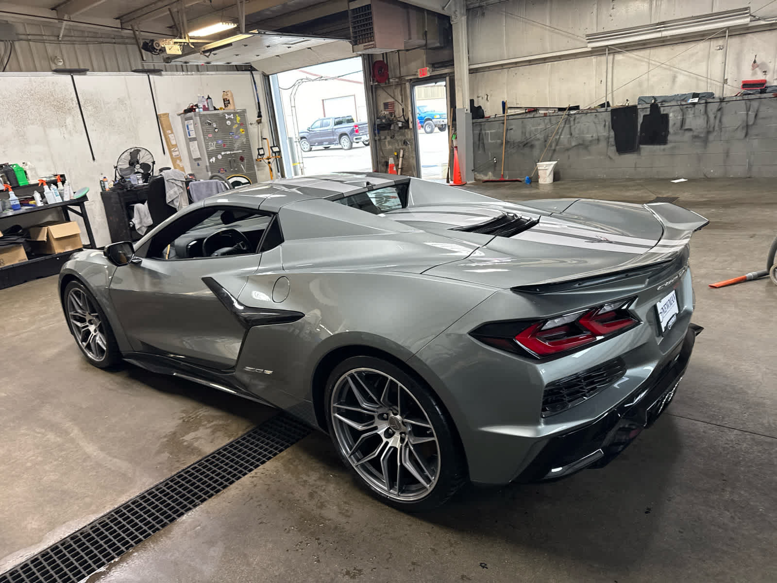 Used 2024 Chevrolet Corvette Z06 w/ Chrome Exterior Badge Package RWD image 5