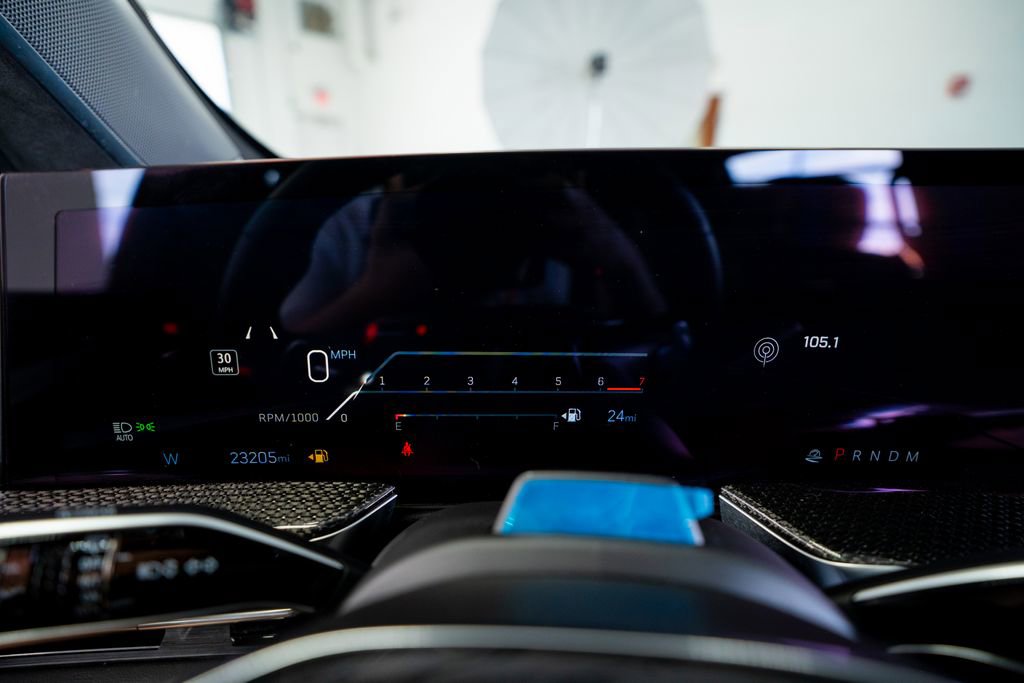 Used 2025 Cadillac Escalade ESV V image 42