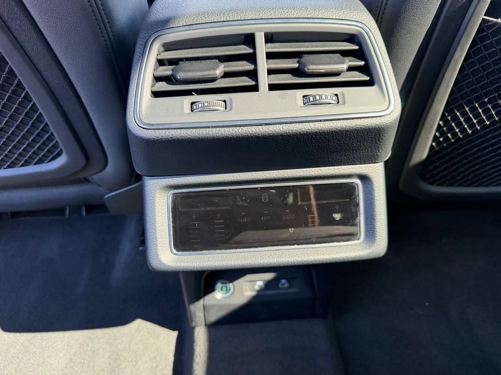 Used 2022 Audi e-tron Premium w/ Towing Package AWD/4WD image 23