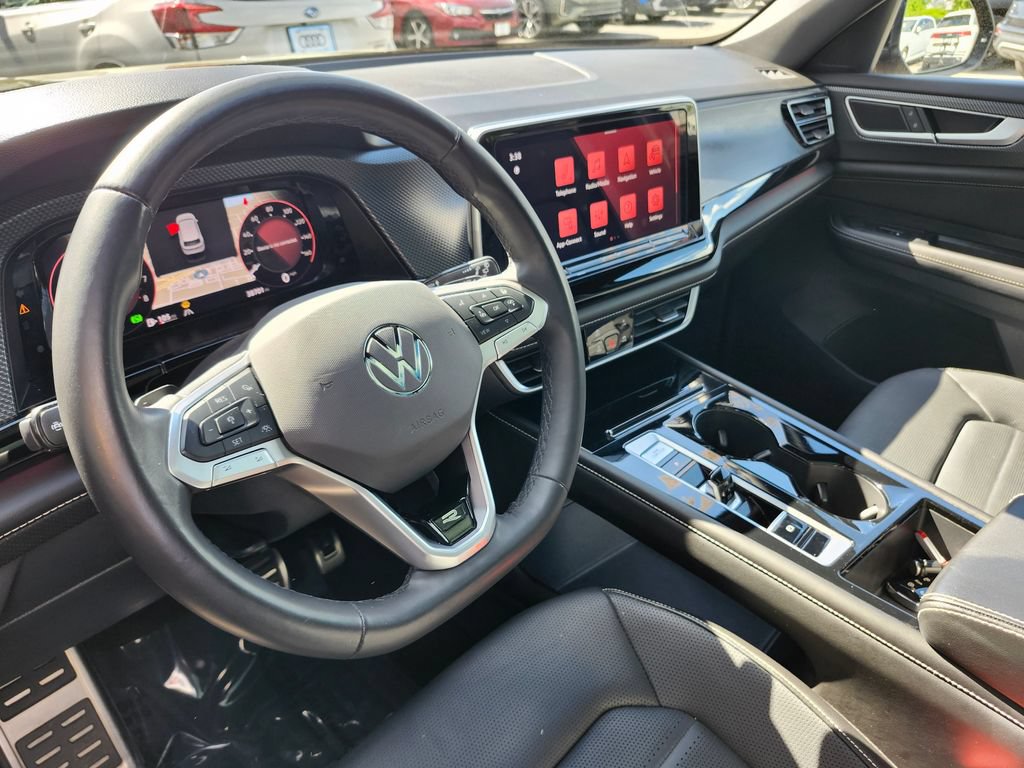 Certified 2024 Volkswagen Atlas Cross Sport SEL R-Line AWD/4WD image 8