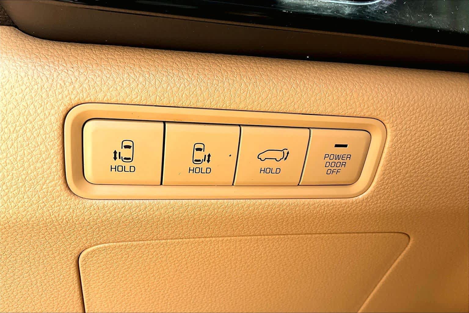 Used 2023 Kia Carnival EX FWD image 33