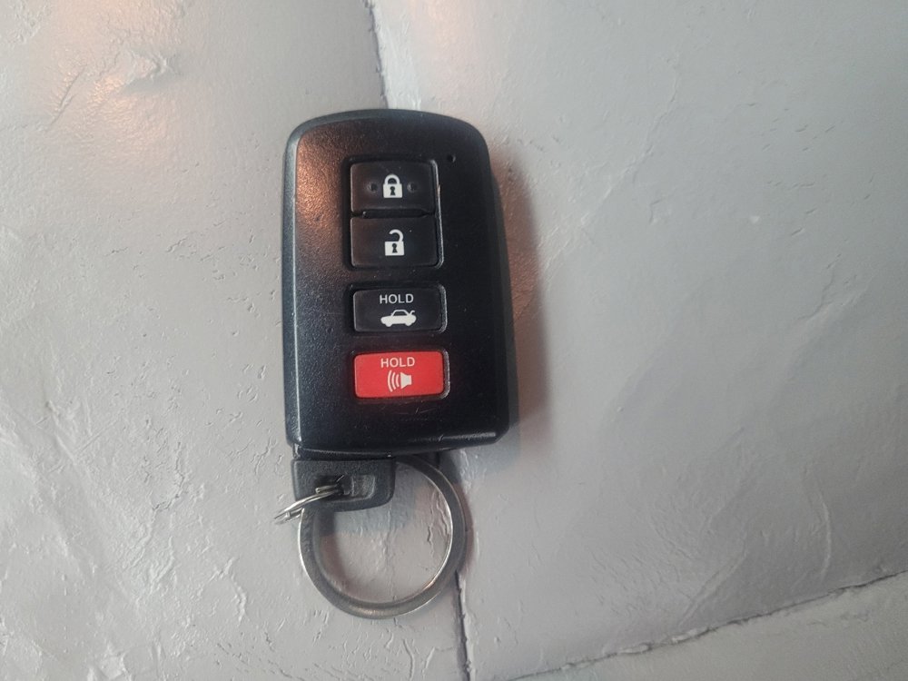 Used 2015 Toyota Camry XLE w/ Moonroof Package image 32