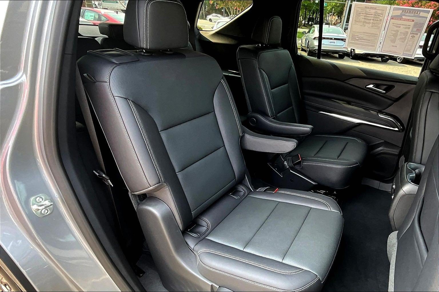 Used 2025 Chevrolet Traverse LT w/ Sun and Wheel Package FWD image 29