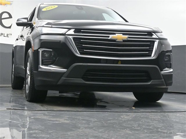 Used 2023 Chevrolet Traverse LT image 3