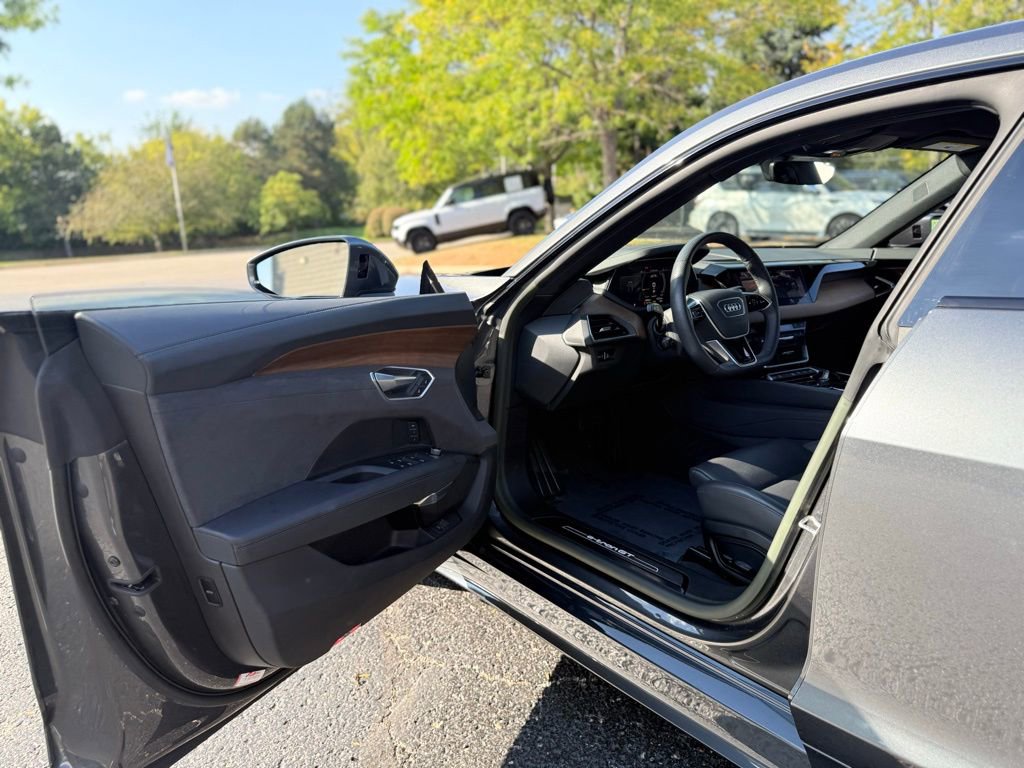 Used 2023 Audi e-tron GT Prestige w/ Prestige Package image 18