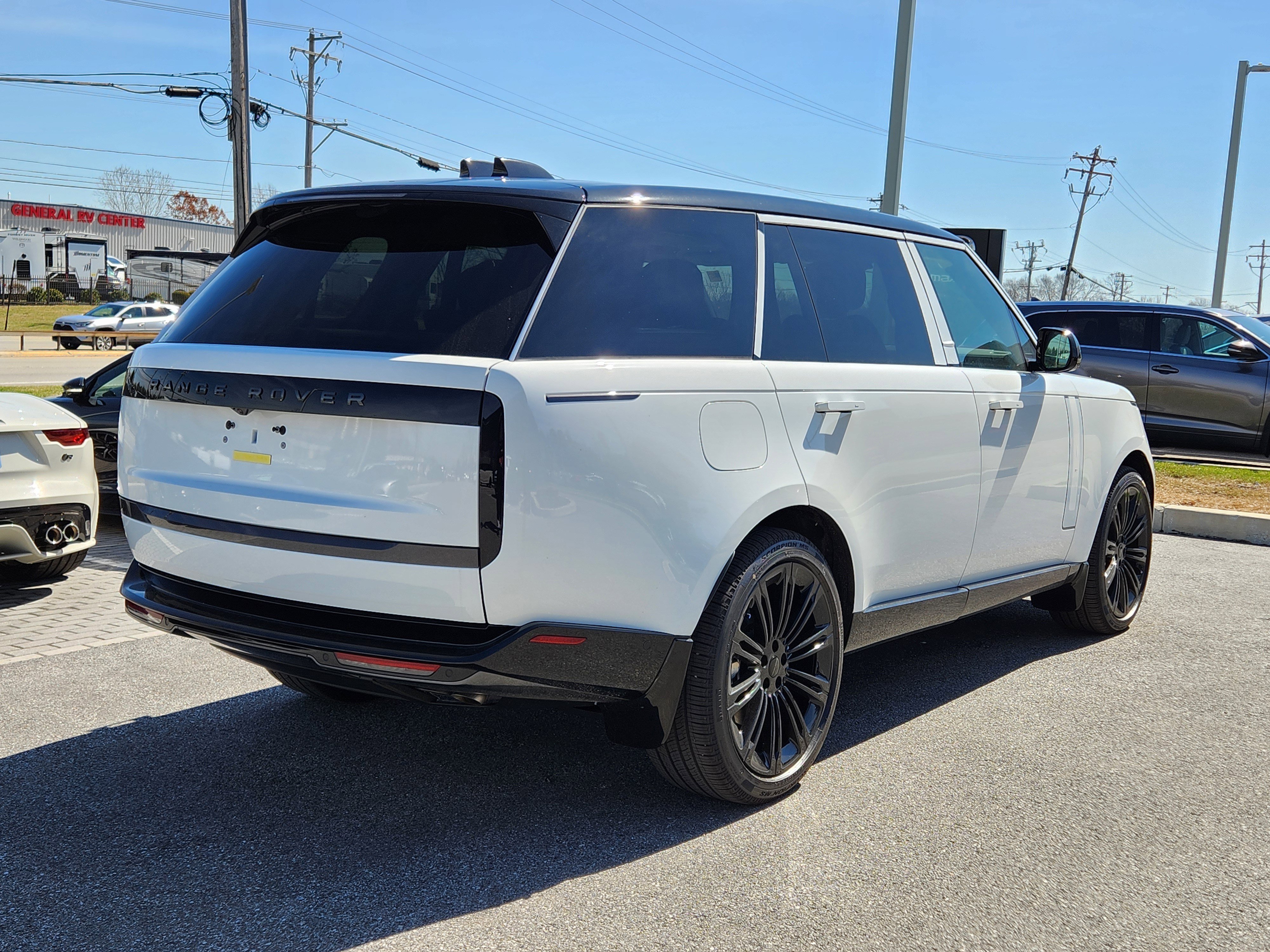 New 2026 Land Rover Range Rover Long Wheelbase SE image 4