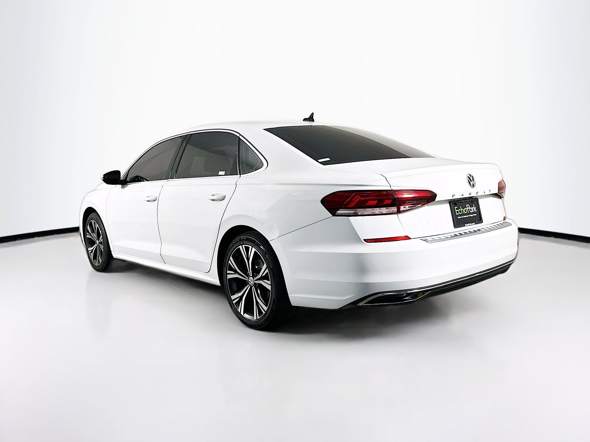 Used 2021 Volkswagen Passat 2.0T SE image 5