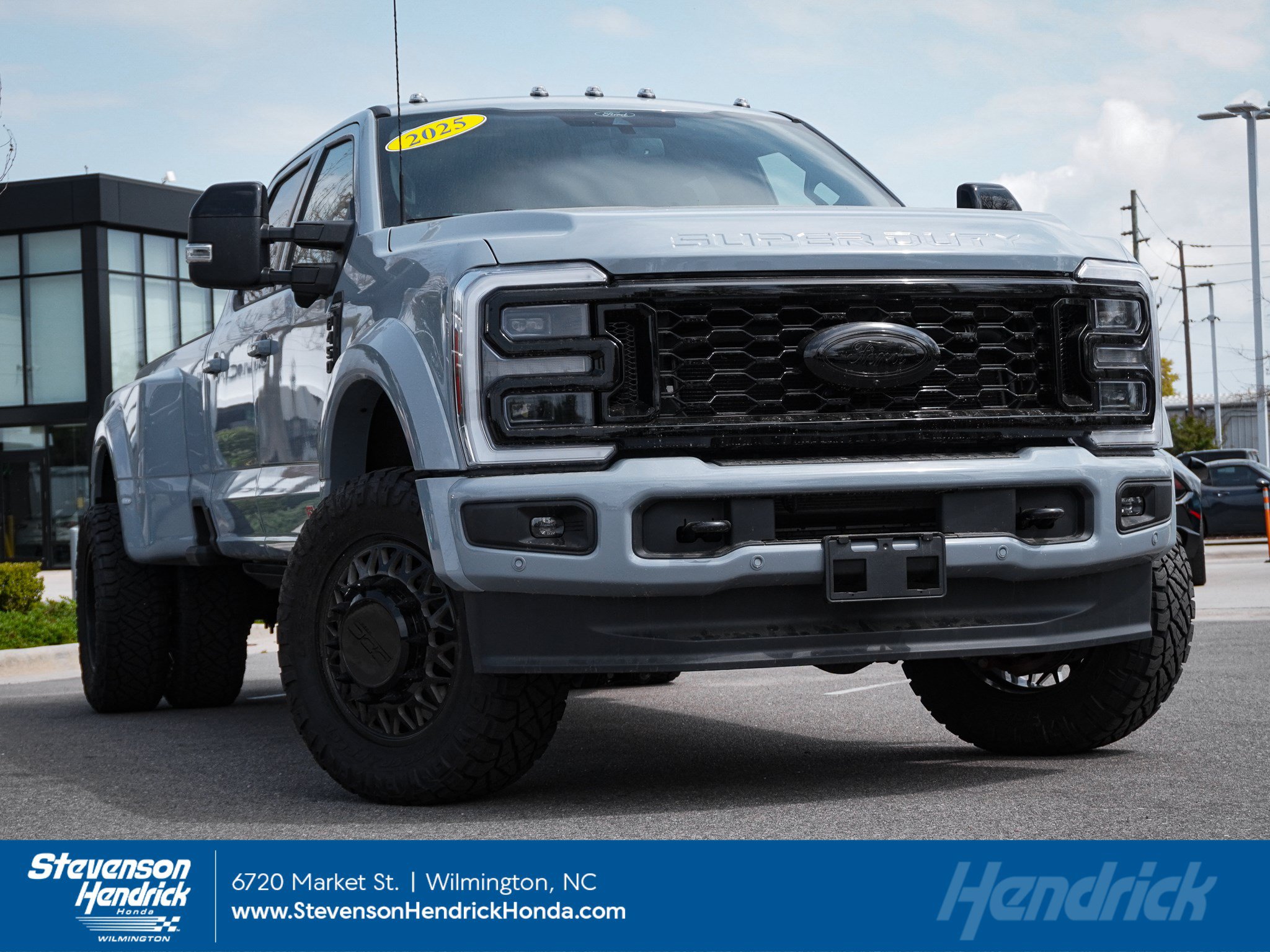 Used 2025 Ford F450 Platinum AWD/4WD image 1