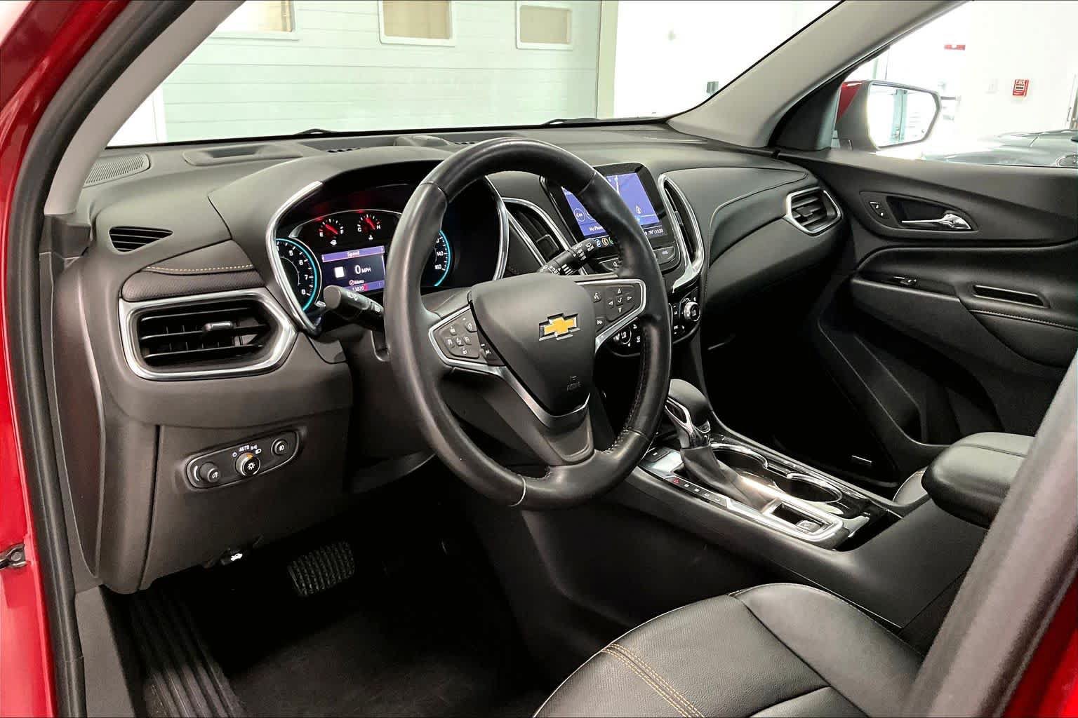 Used 2022 Chevrolet Equinox Premier AWD/4WD image 2