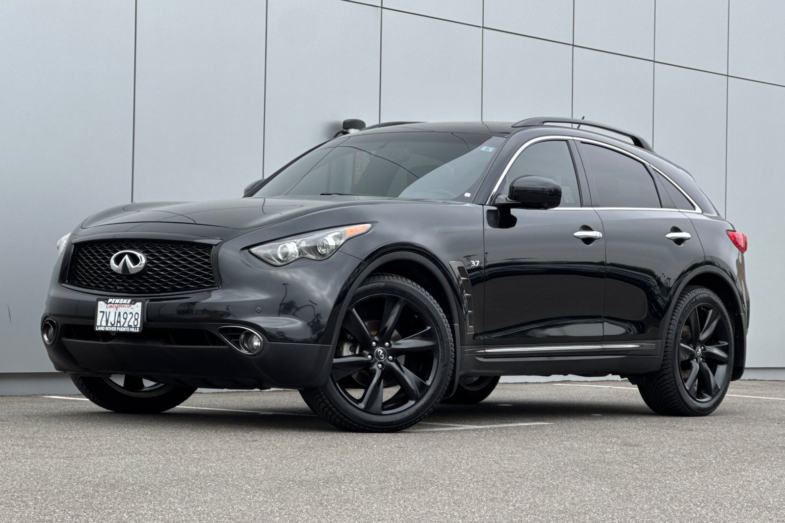 Used 2017 INFINITI QX70 2WD w/ Premium Package image 1