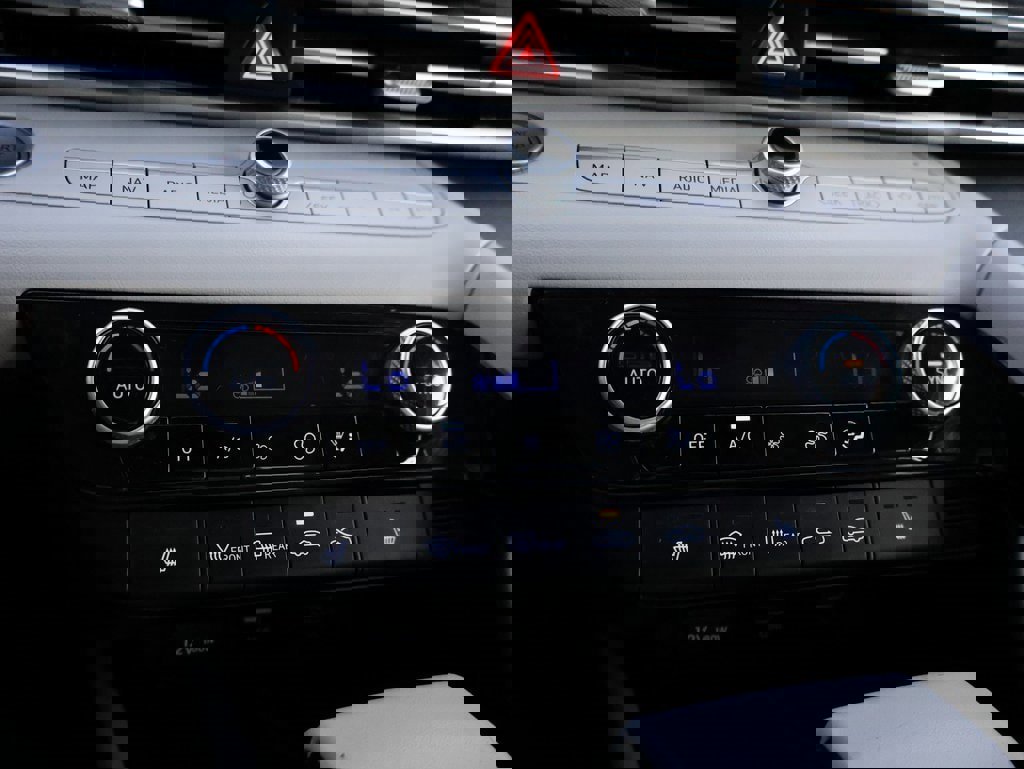 Certified 2022 Hyundai Elantra Limited image 37