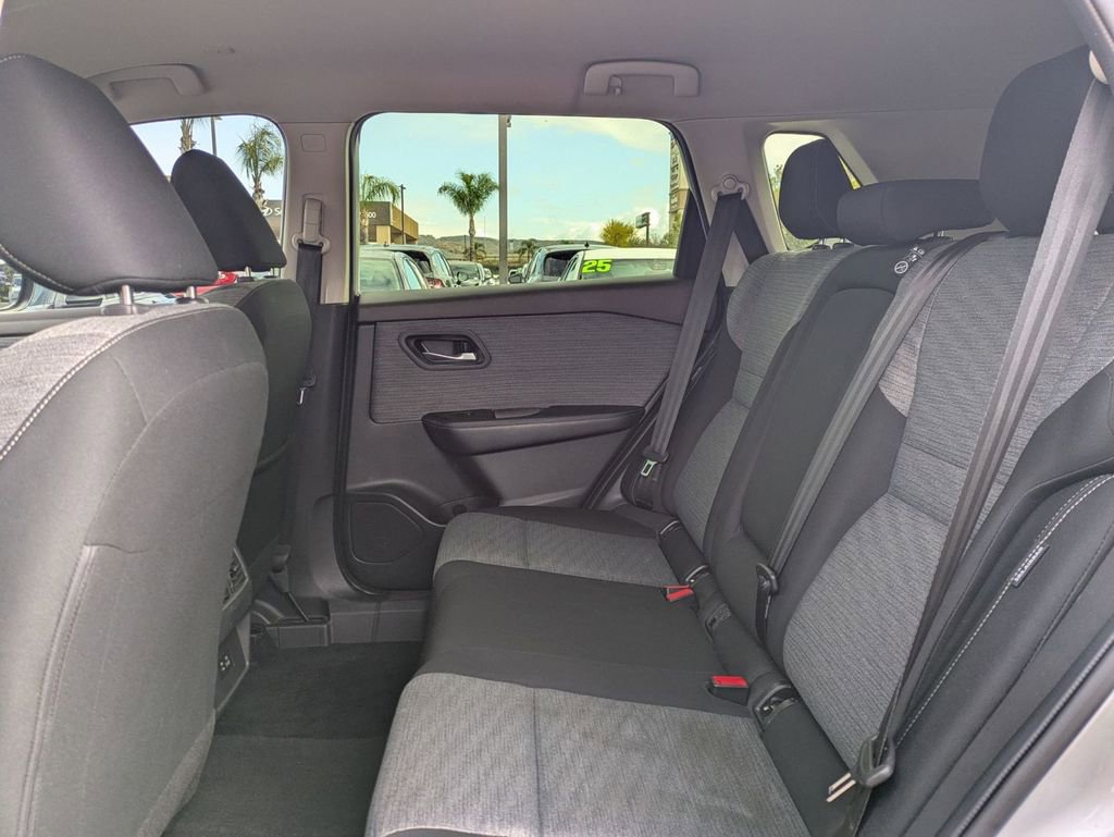 Used 2023 Nissan Rogue SV FWD image 27