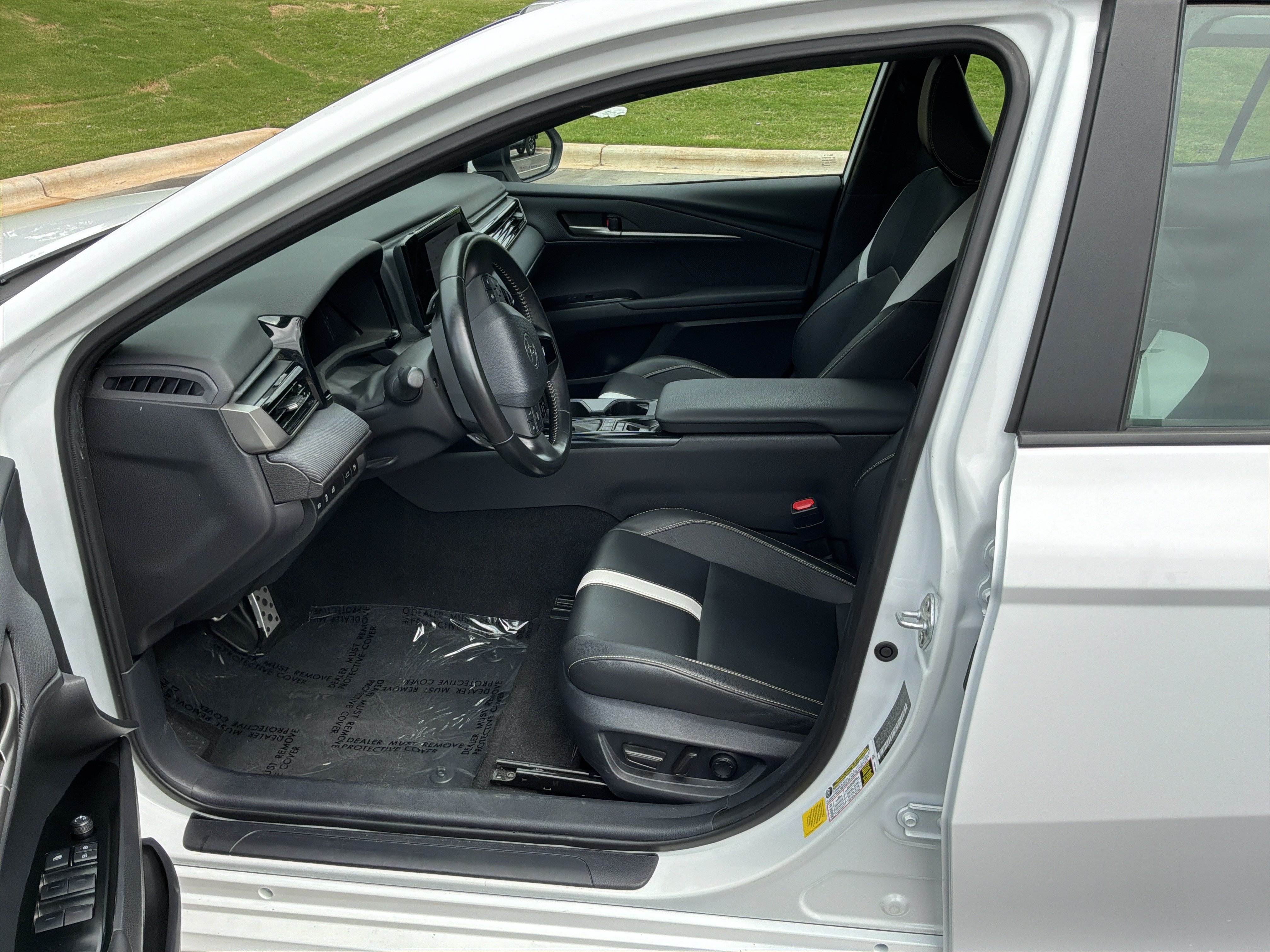 Used 2025 Toyota Camry SE FWD image 20