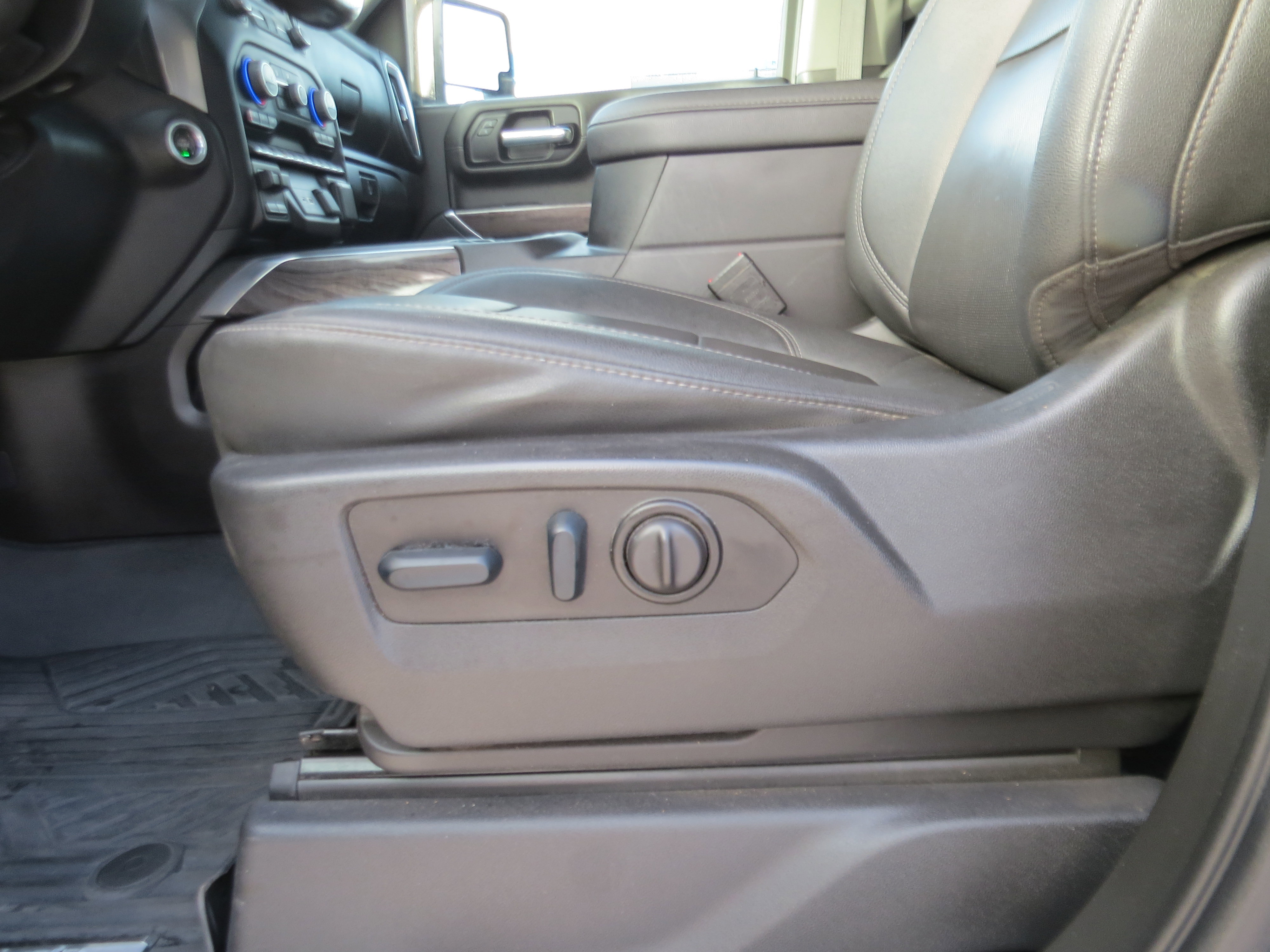 Used 2023 Chevrolet Silverado 2500 LTZ w/ LTZ Plus Package image 22