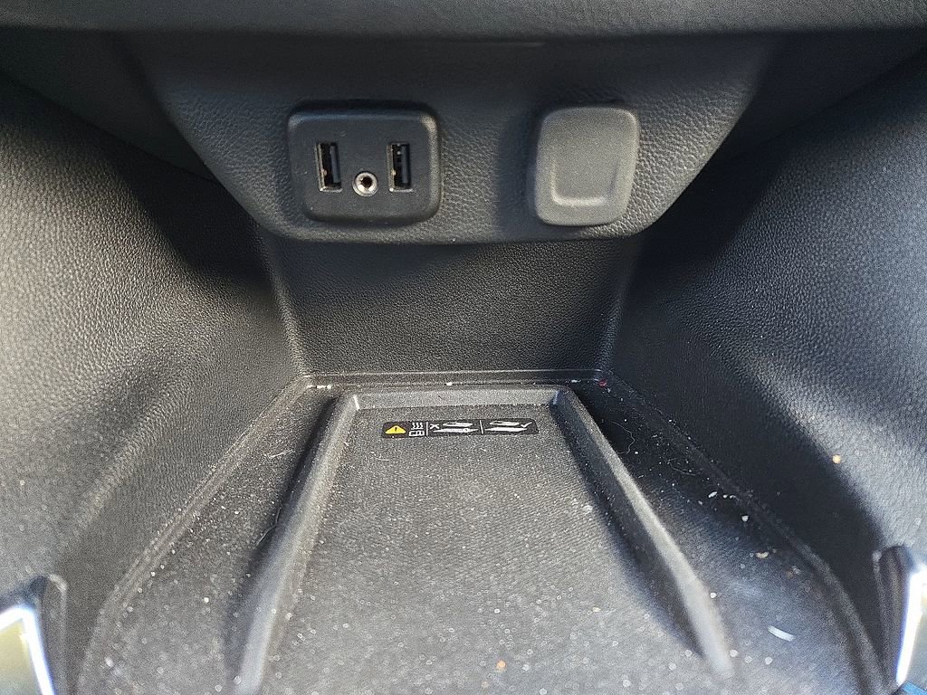 Used 2023 Chevrolet Traverse LT image 30