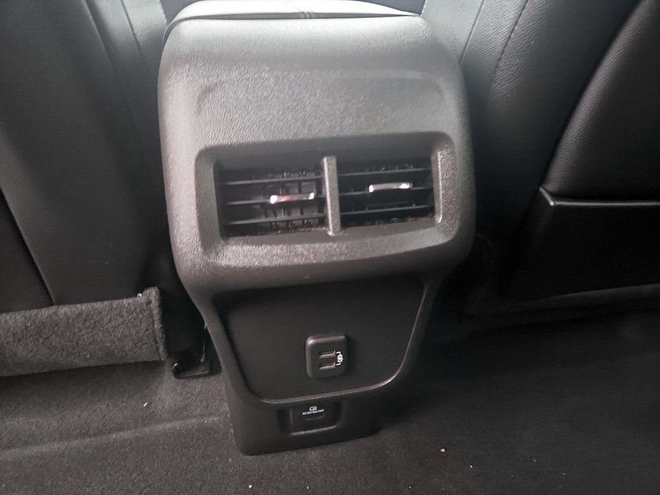 Used 2024 GMC Terrain SLT image 31