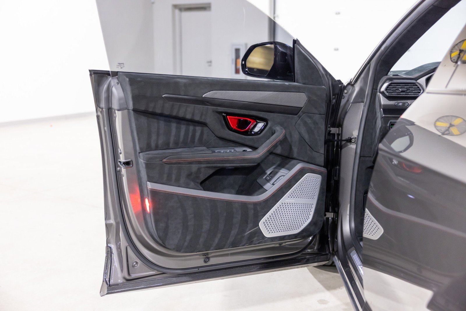 Used 2023 Lamborghini Urus Performante image 32