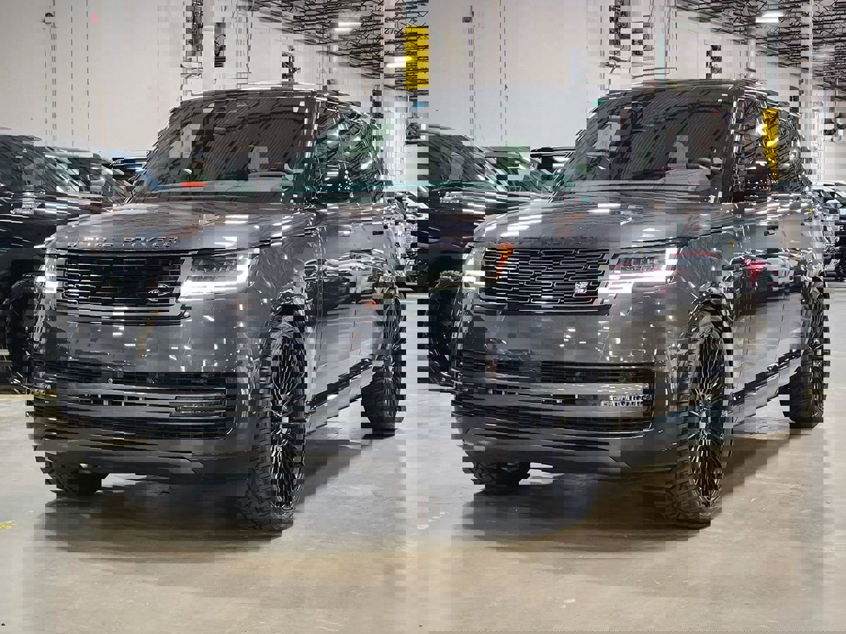 Used 2024 Land Rover Range Rover Long Wheelbase Autobiography image 4