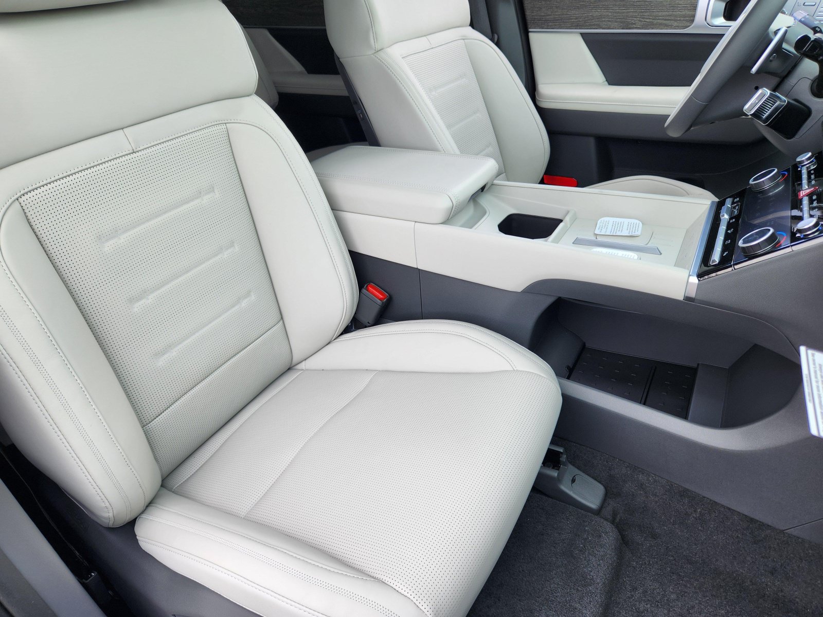 New 2026 Hyundai Santa Fe Calligraphy AWD/4WD image 18