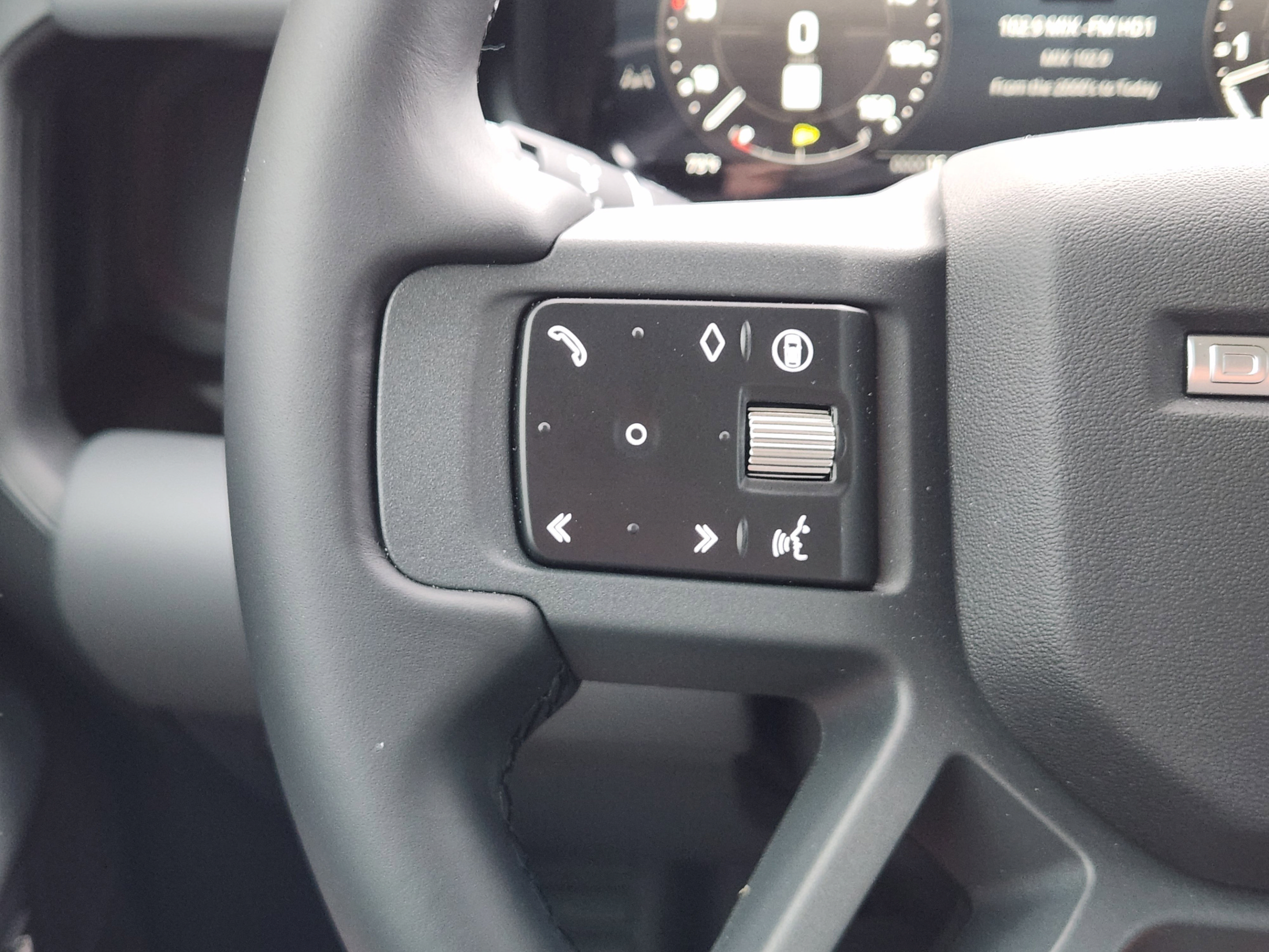New 2026 Land Rover Defender 130 X-Dynamic SE AWD/4WD image 23