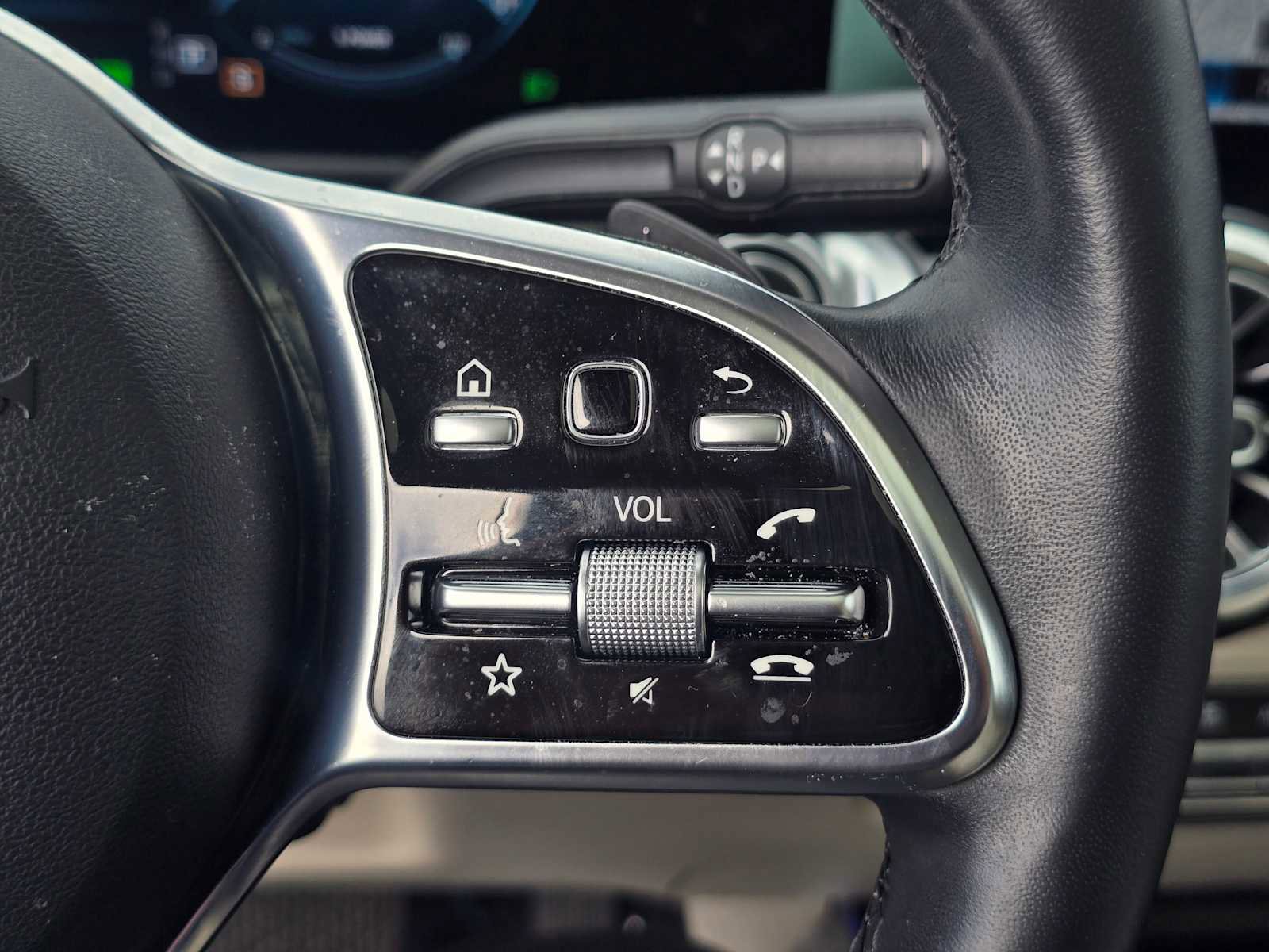 Used 2023 Mercedes-Benz EQB 300 4MATIC image 35