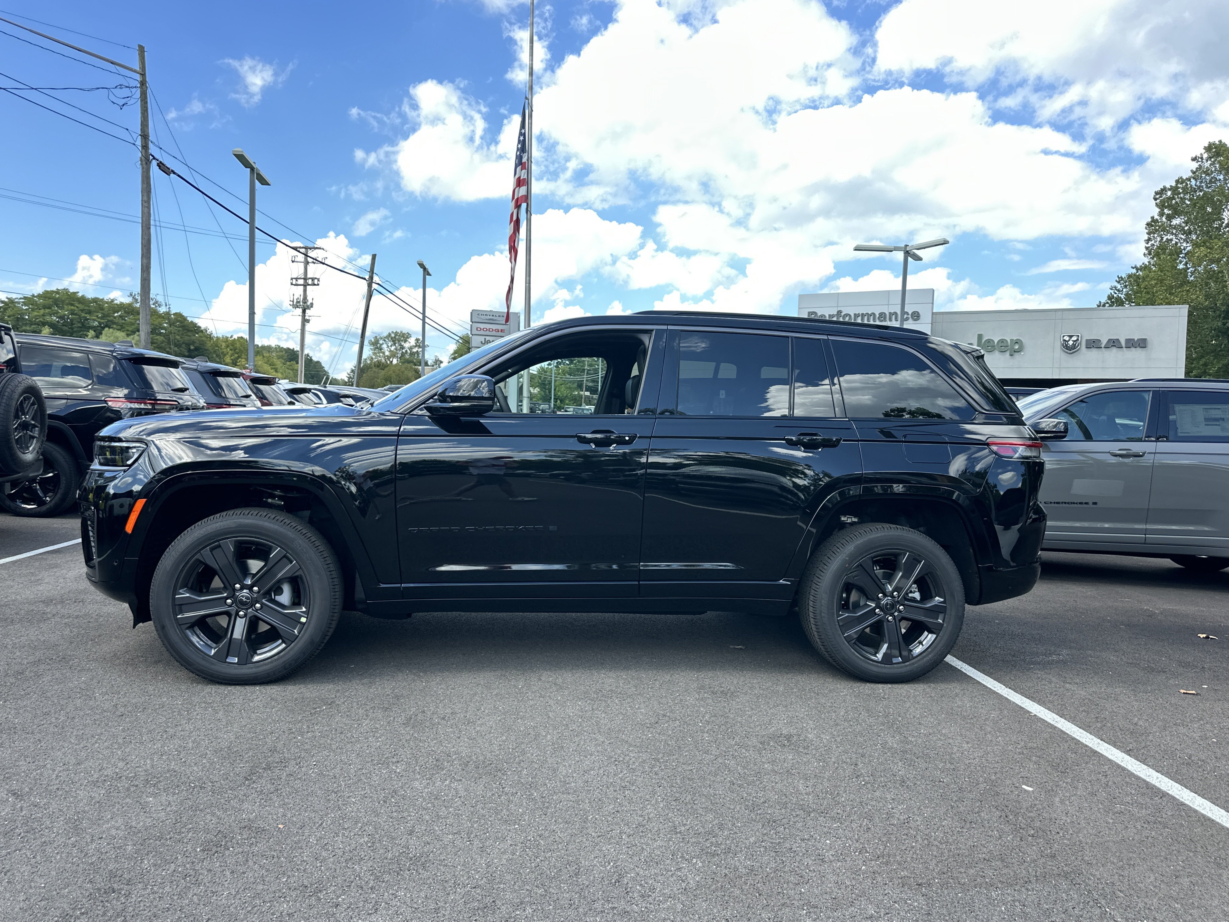 New 2027 Jeep Grand Cherokee Limited AWD/4WD image 25