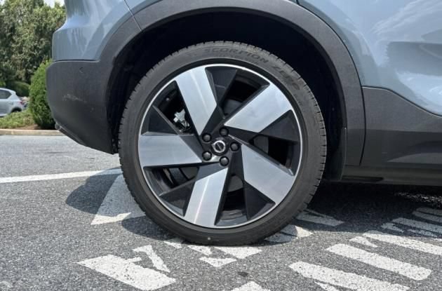 Certified 2023 Volvo C40 P8 Recharge Ultimate AWD/4WD image 3