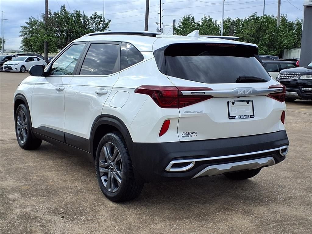 Used 2023 Kia Seltos S w/ Navigation Package image 2