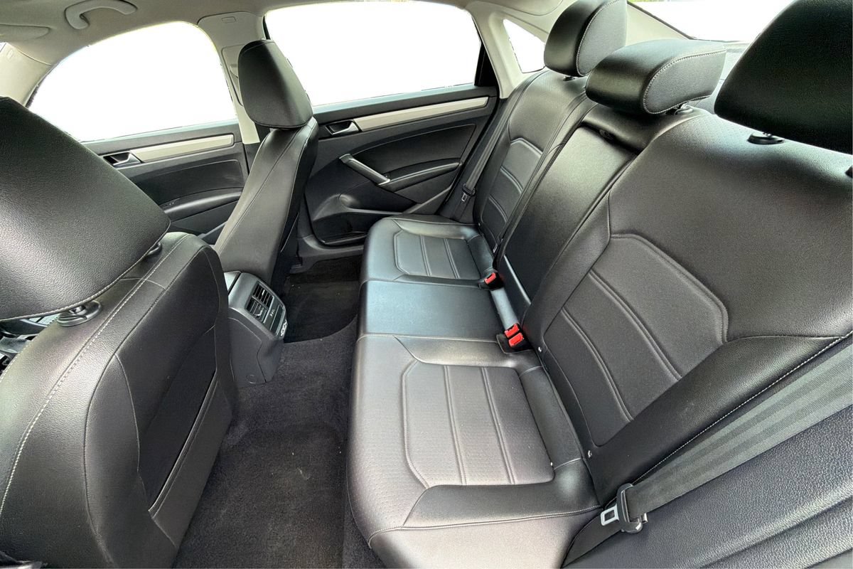Used 2022 Volkswagen Passat 2.0T SE FWD image 10