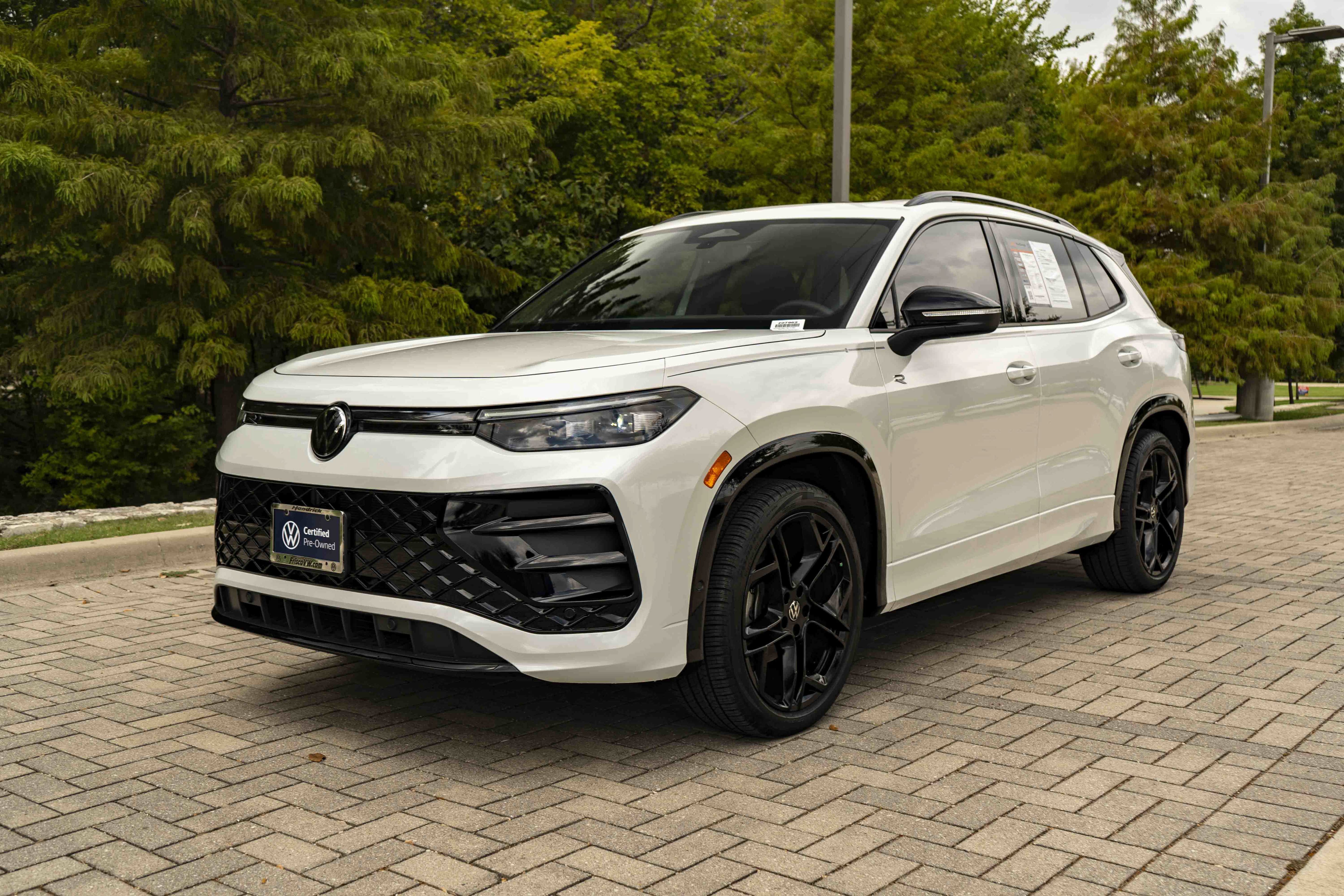 Certified 2026 Volkswagen Tiguan SE R-Line FWD image 4