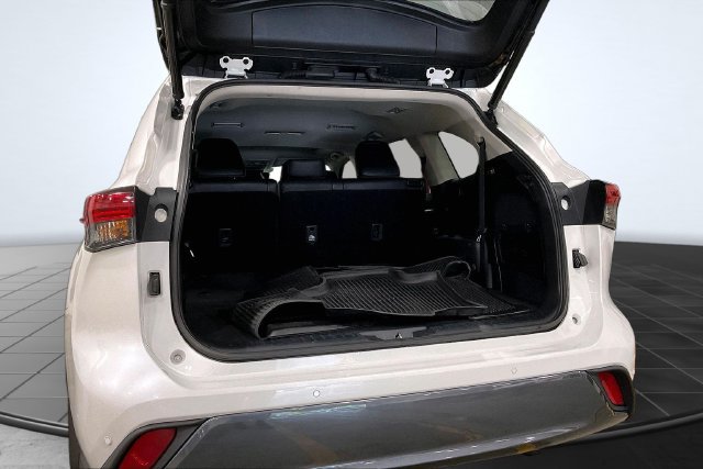 Used 2022 Toyota Highlander Limited AWD/4WD image 6