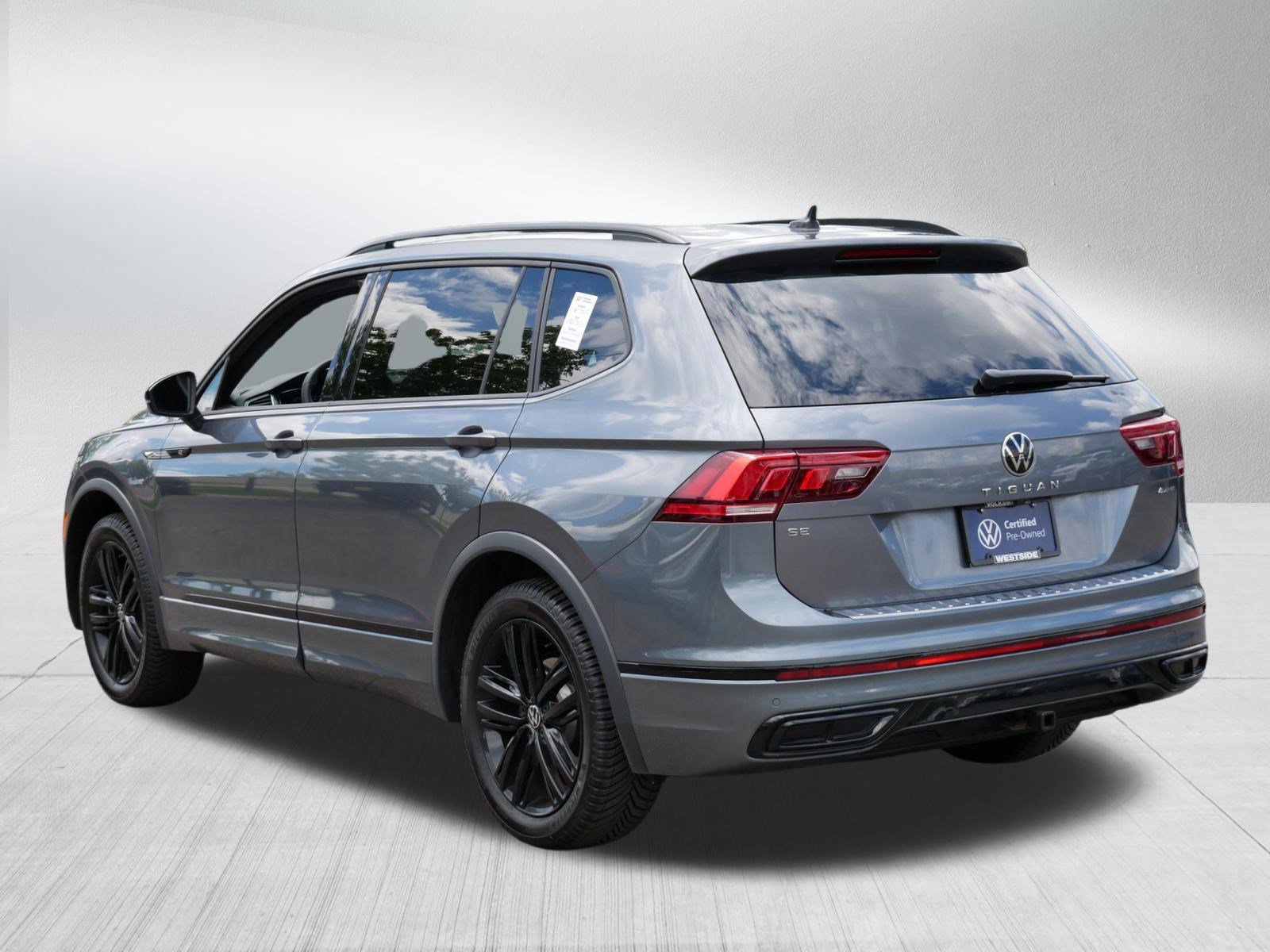 Certified 2022 Volkswagen Tiguan SE R-Line AWD/4WD image 5