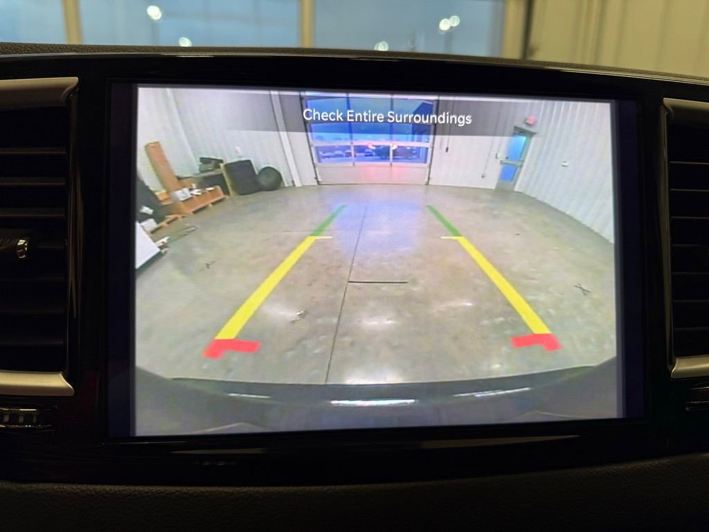 Used 2024 Chrysler Pacifica Touring-L image 27