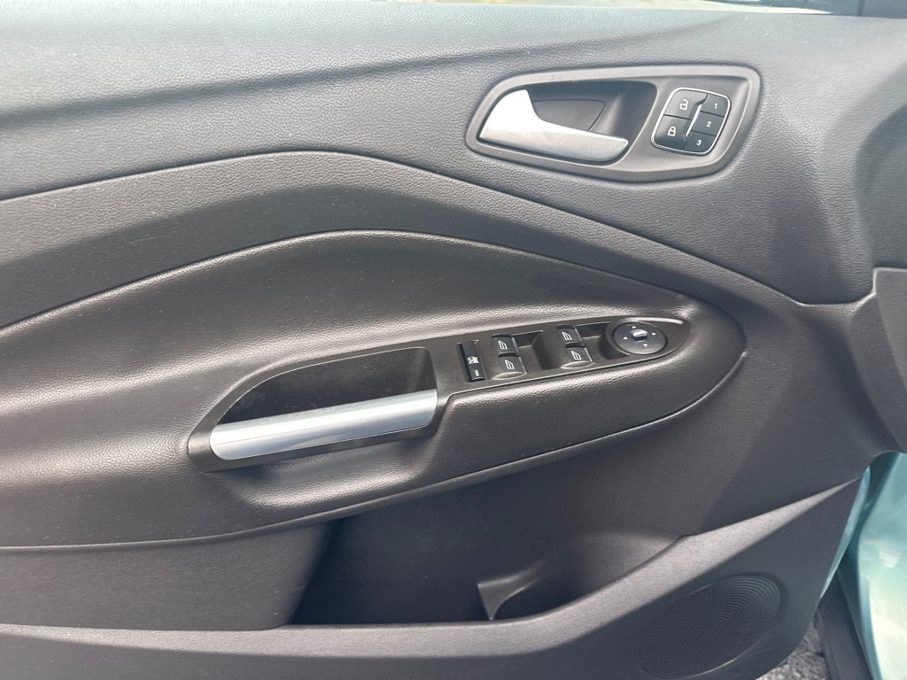 Used 2013 Ford Escape Titanium AWD/4WD image 18