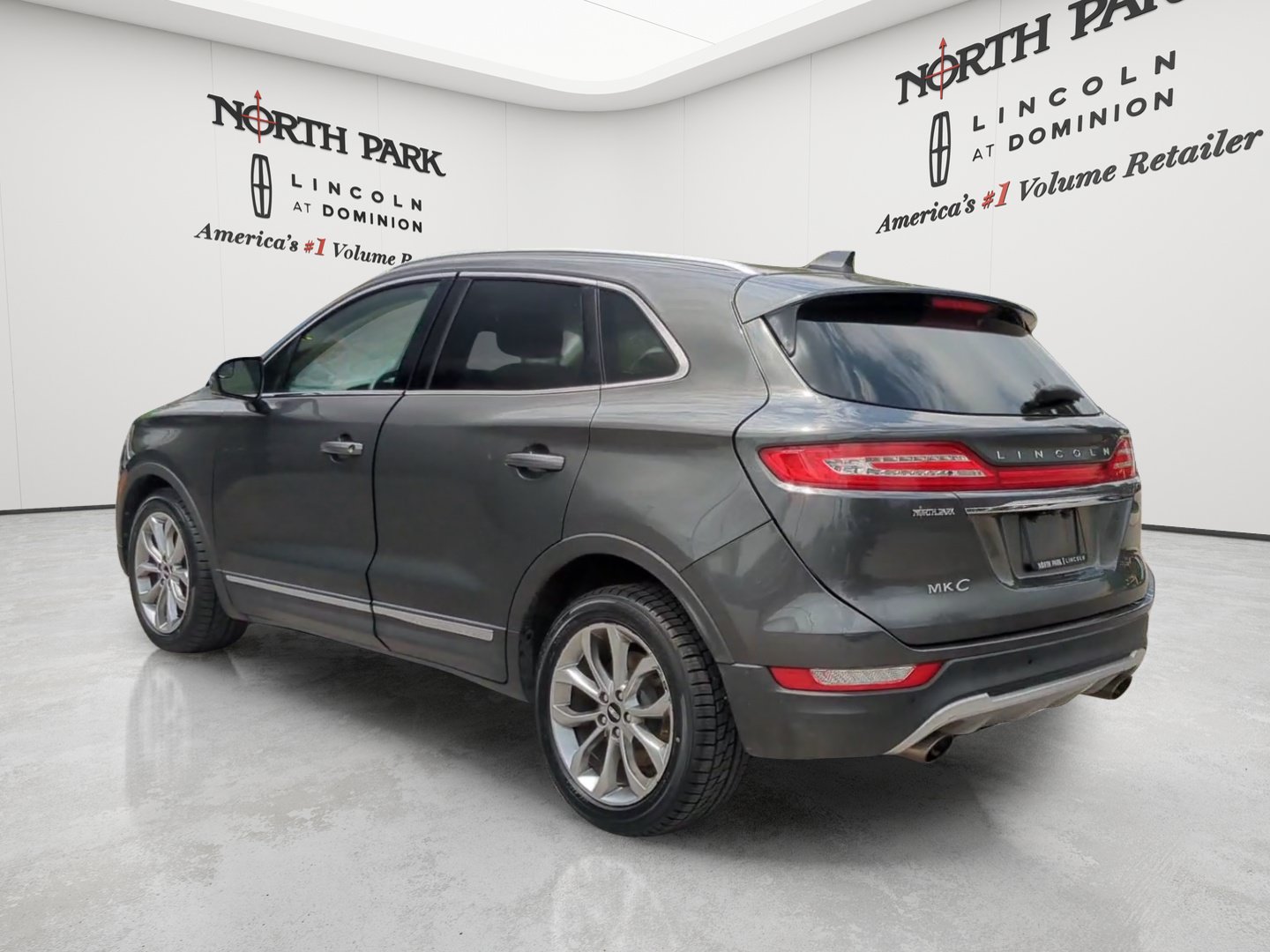 Used 2019 Lincoln MKC Select w/ MKC Climate Package FWD image 3