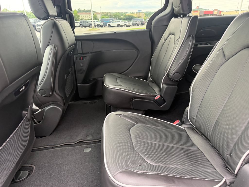 New 2027 Chrysler Pacifica Limited w/ S Appearance Package FWD image 20