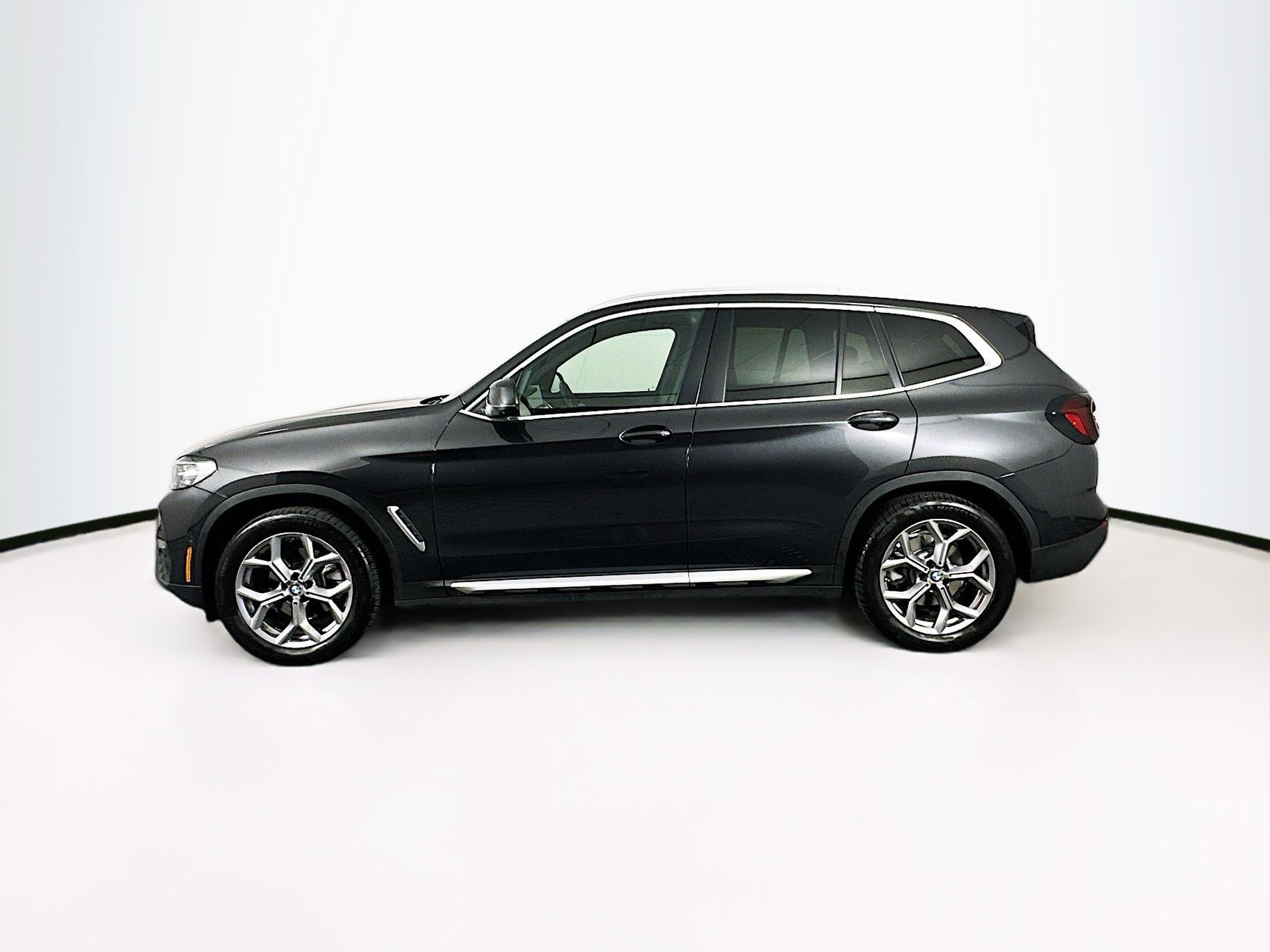 Used 2023 BMW X3 xDrive30i w/ Premium Package AWD/4WD image 4